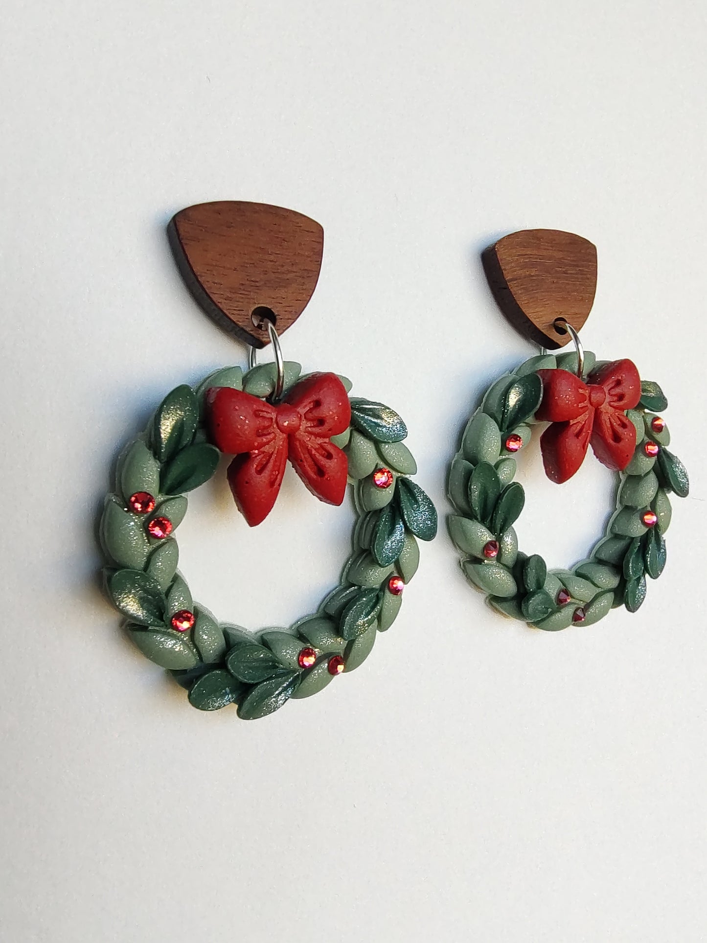 Wreath Earrings - Crystal Red