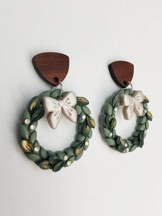 Wreath Earrings - Crystal White