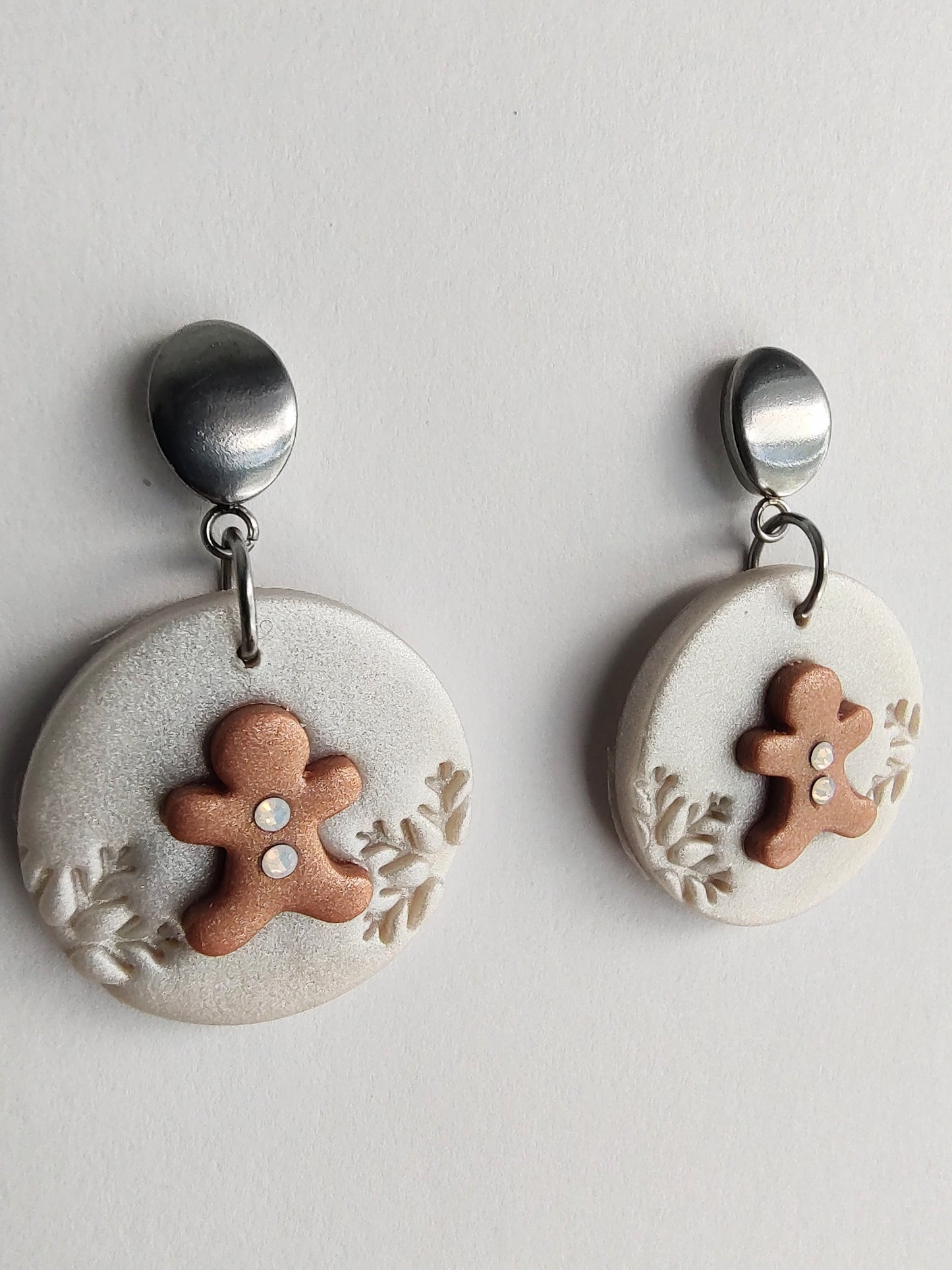 Gingerbread Man Earrings - Snow