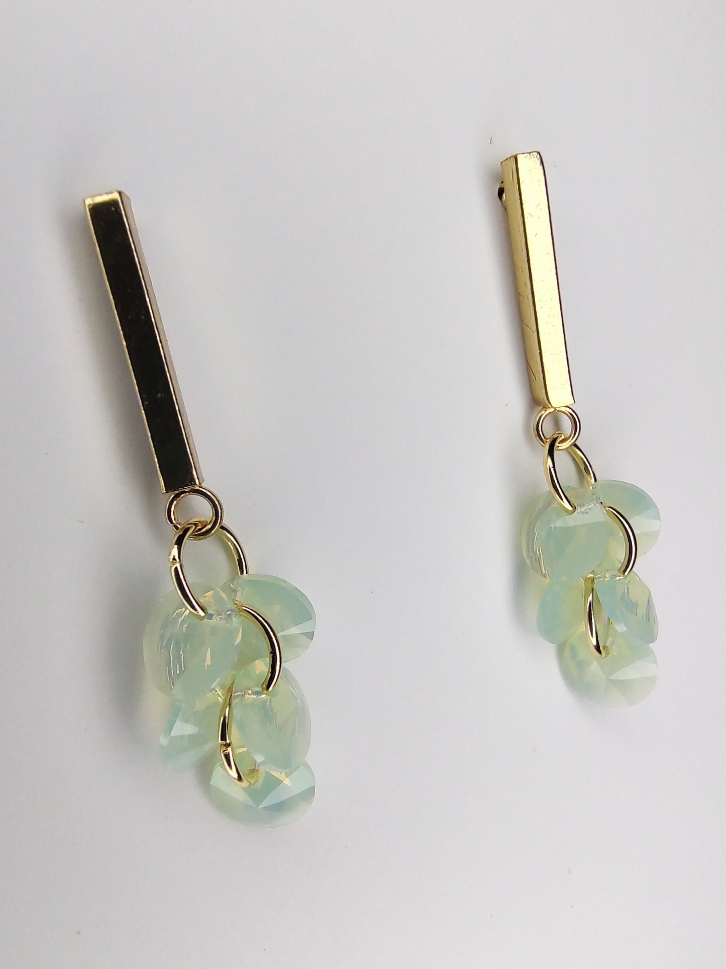 Rivoli Cluster Crystal Earrings - Chrysolite Opal