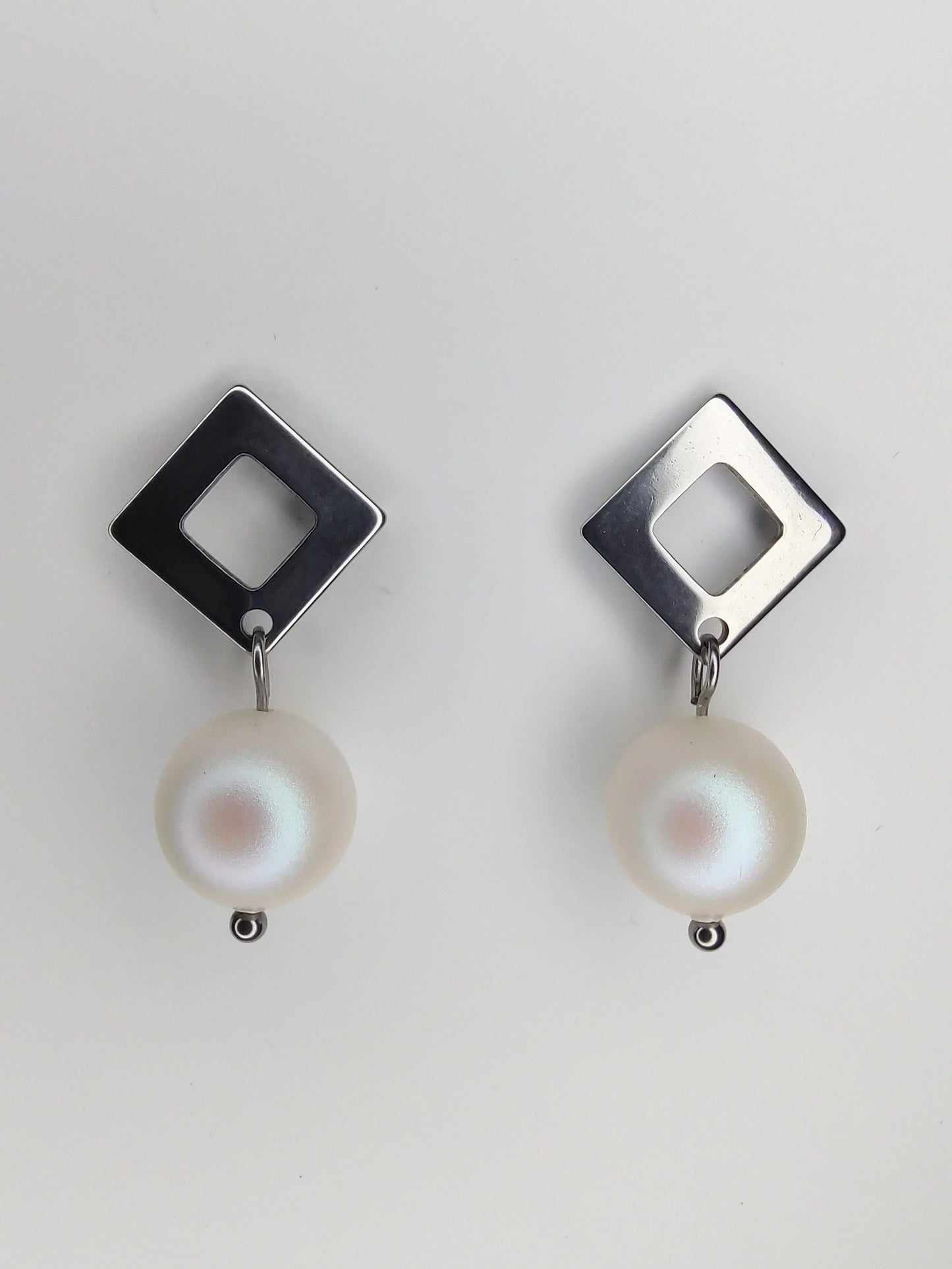 Pearl Square Earrings - Iridescent White
