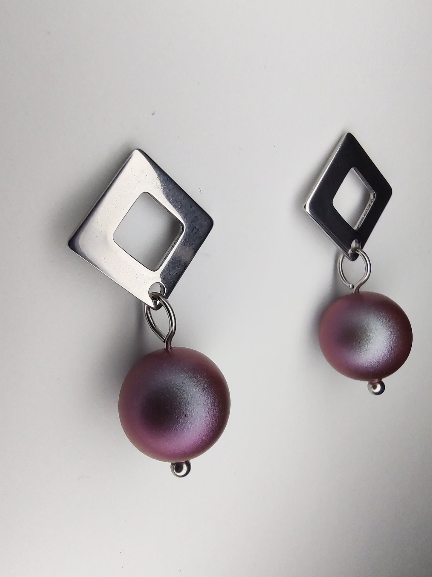 Pearl Square Earrings - Iridescent Red
