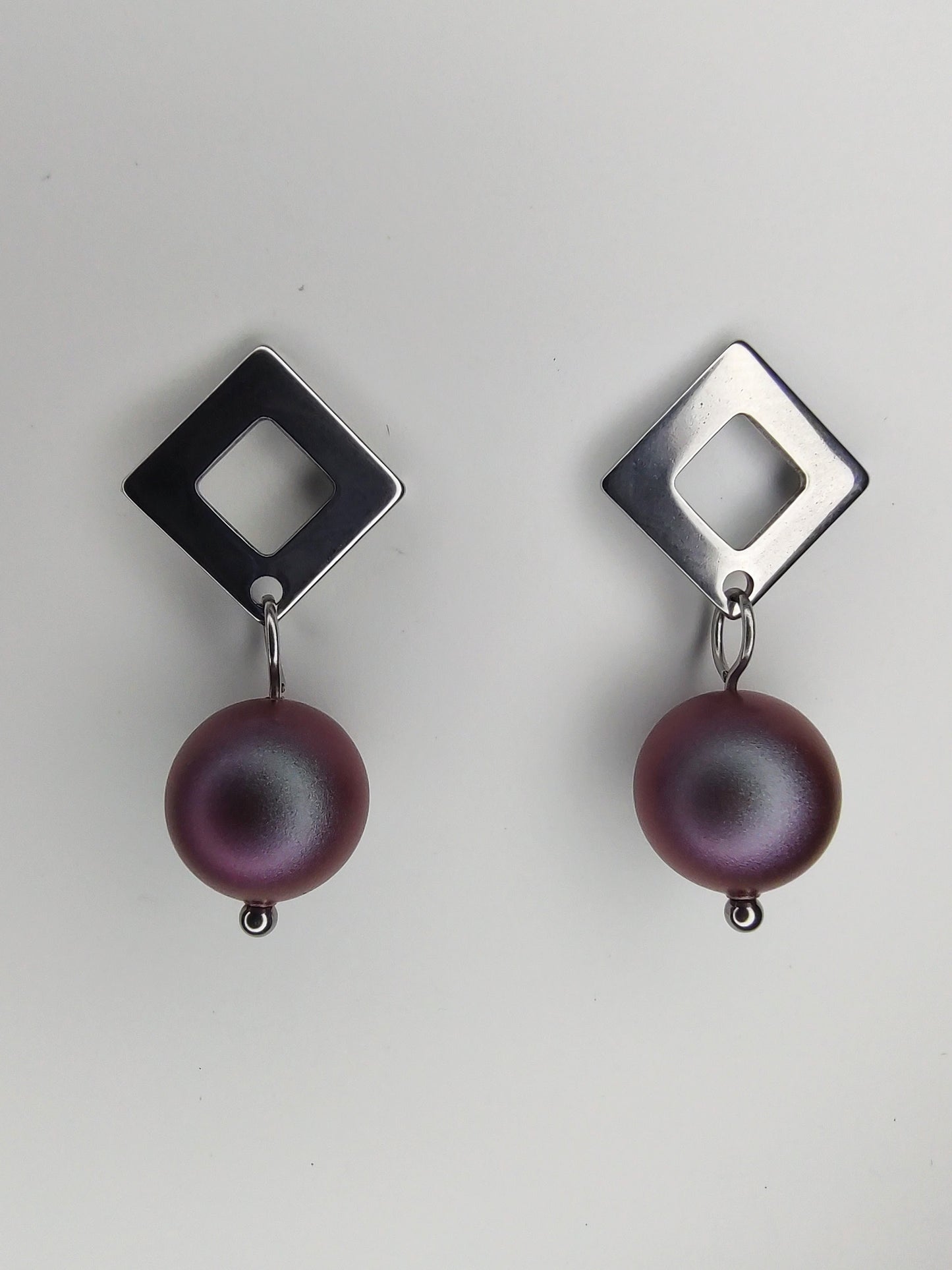 Pearl Square Earrings - Iridescent Red