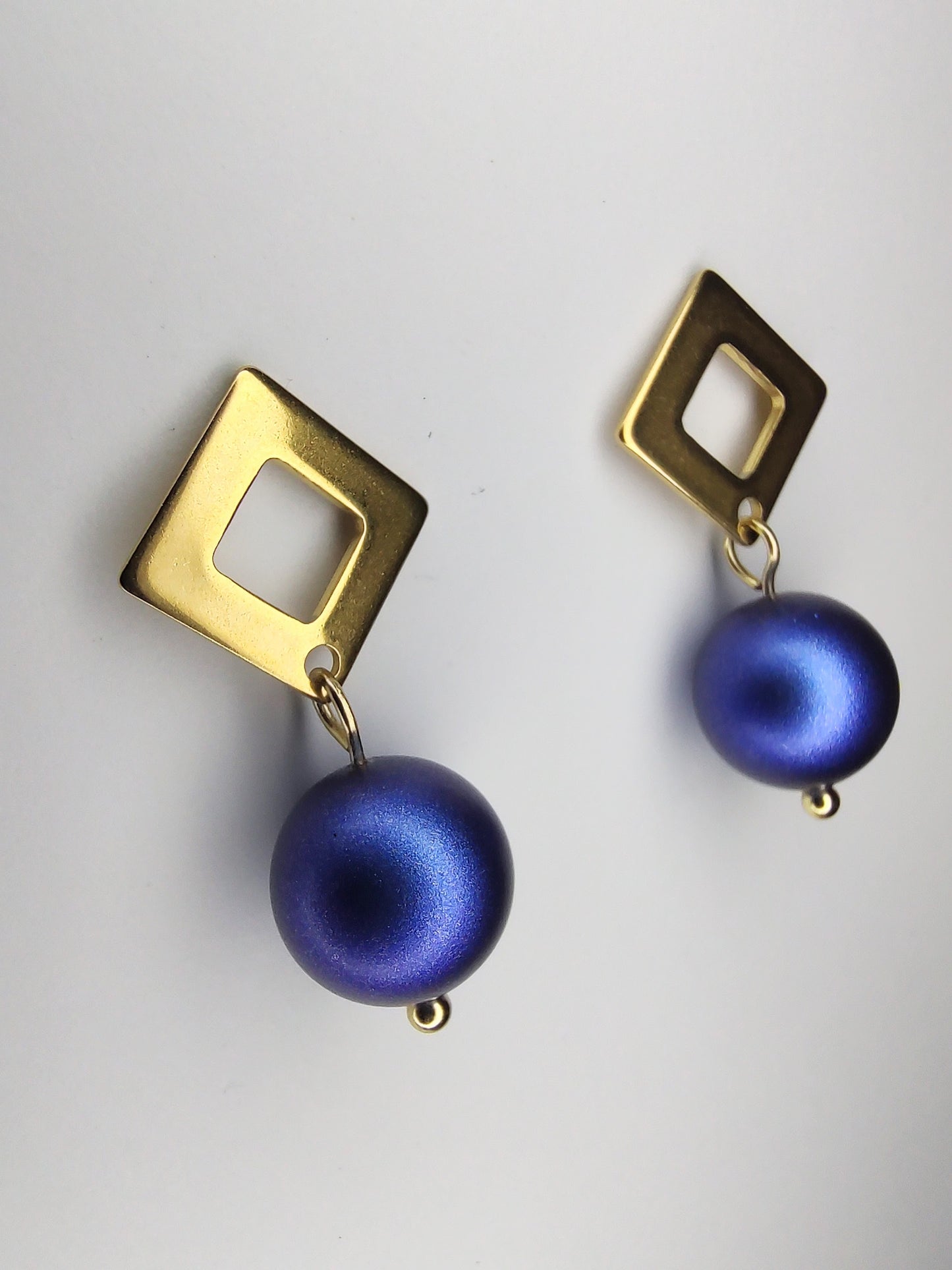 Pearl Square Earrings - Iridescent Dark Blue
