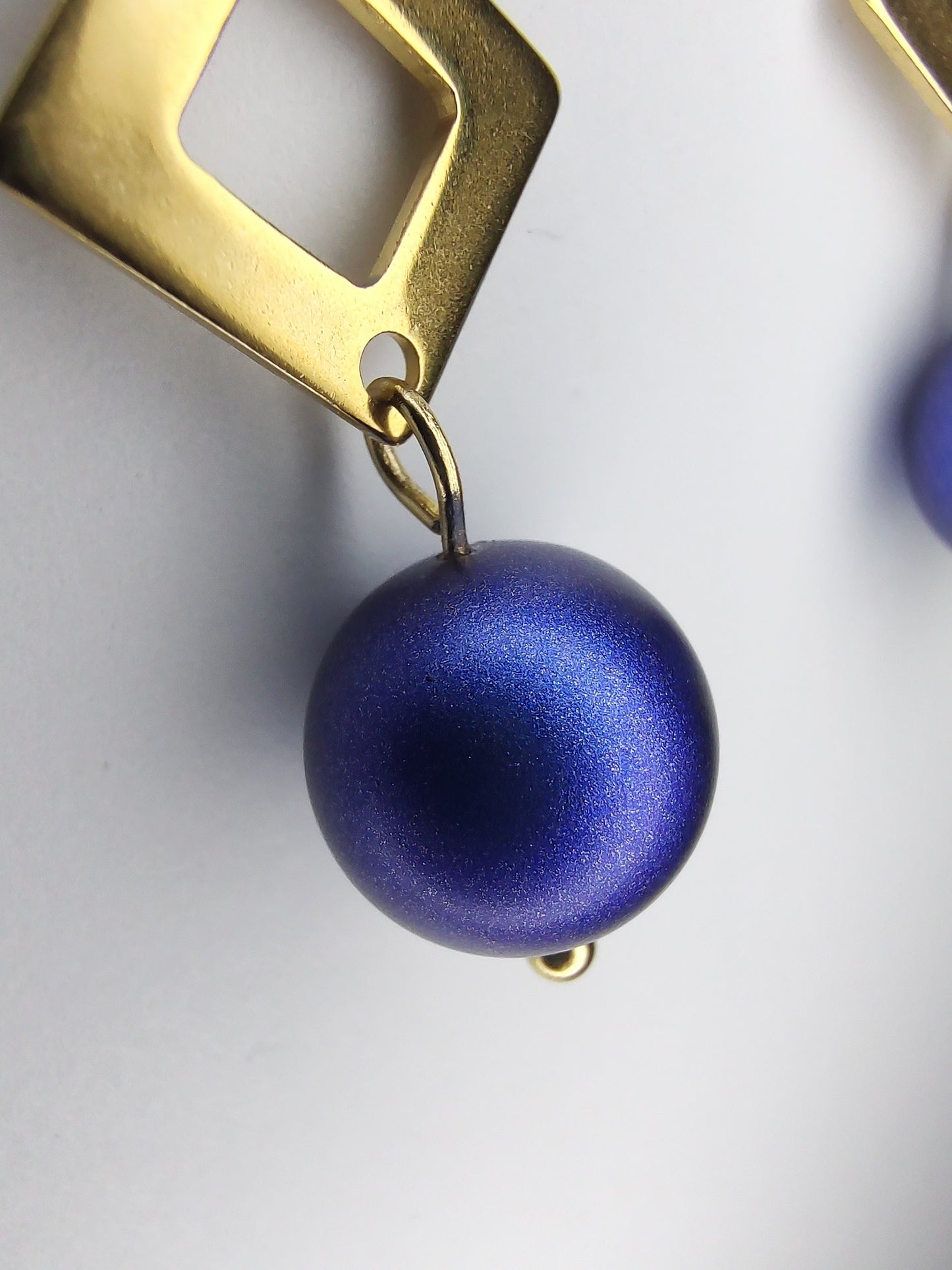 Pearl Square Earrings - Iridescent Dark Blue