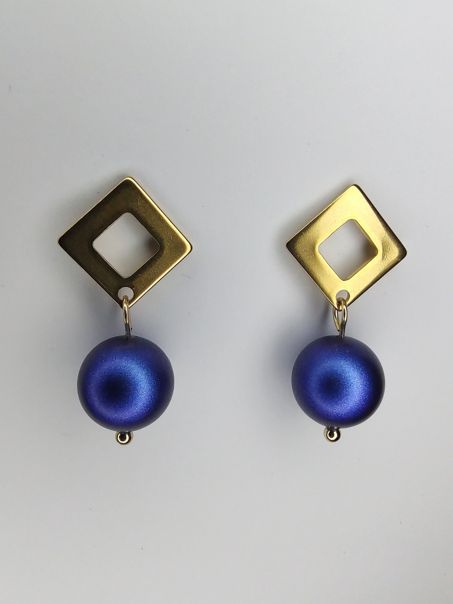 Pearl Square Earrings - Iridescent Dark Blue